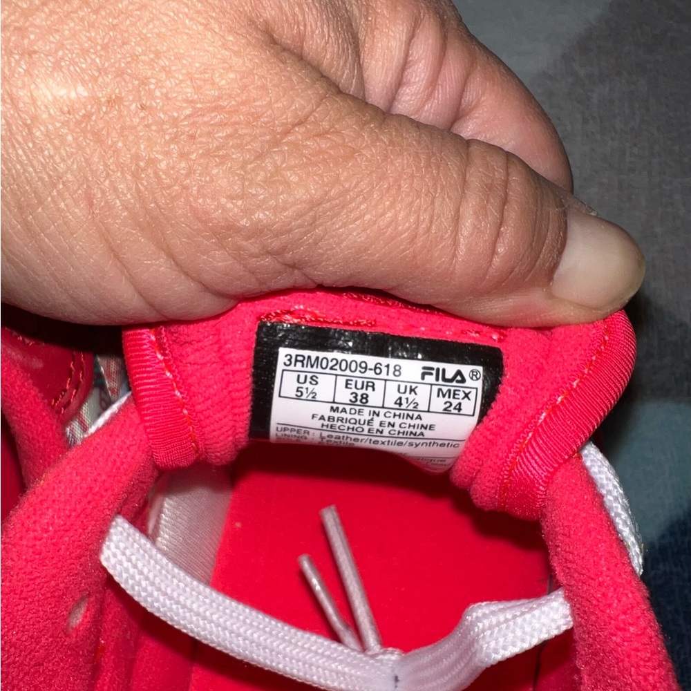 FILA RENNO VALENTINES DAY SHOES size 5 1/2 - Picture 9 of 9